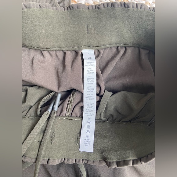 Lululemon Stretch High-Rise Jogger - Picture 6 of 6